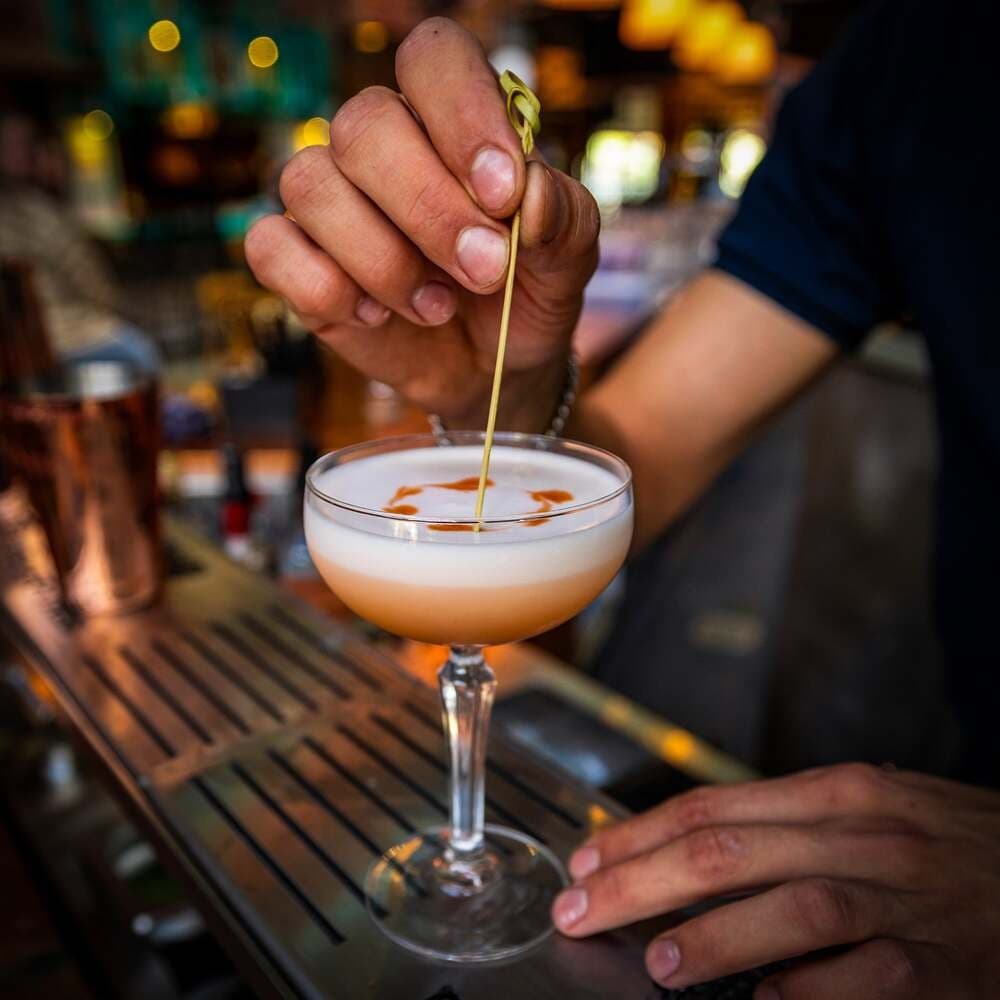 Cocktail Handmodel Min